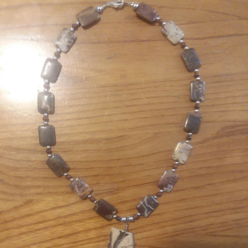 Abstract brown necklace - Picture 3 of 5